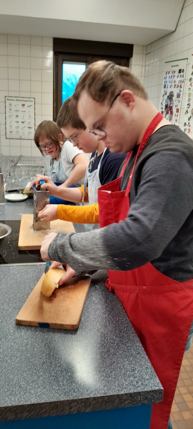 Käsefüße backen :) › Integrative Montessori-Schule Sasbach